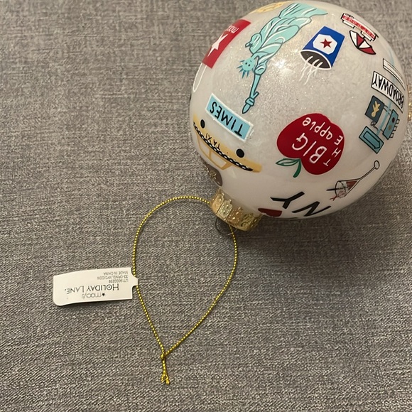 Holiday Lane New York Macy's NYC  Ball Ornament - Picture 5 of 6